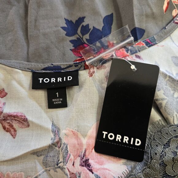 Torrid Camisole Women's 1X Gray Floral Sleeveless Lace Trim Buttons V-Neck NWT - Picture 3 of 16